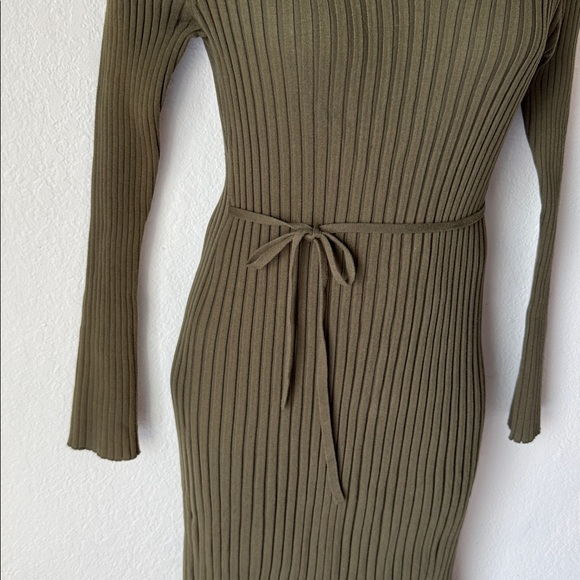 🆕 Quince Ribbed Sweater Dress - Picture 4 of 8